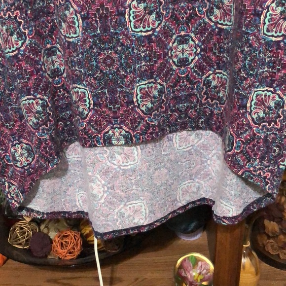 Ladies LuLaRoe “Irma” Hi/Lo Top - Picture 6 of 10